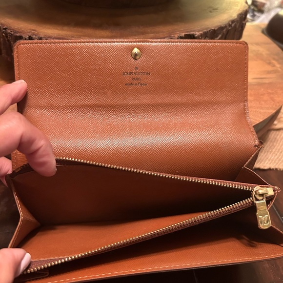 Authentic Louis Vuitton Monogram Portefeiulle Sarah long bifold wallet. - Picture 11 of 15